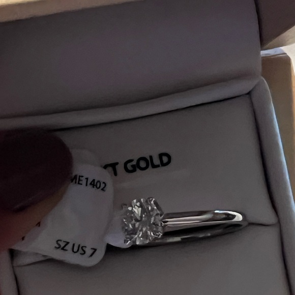 14KT Gold Ring - Picture 9 of 9